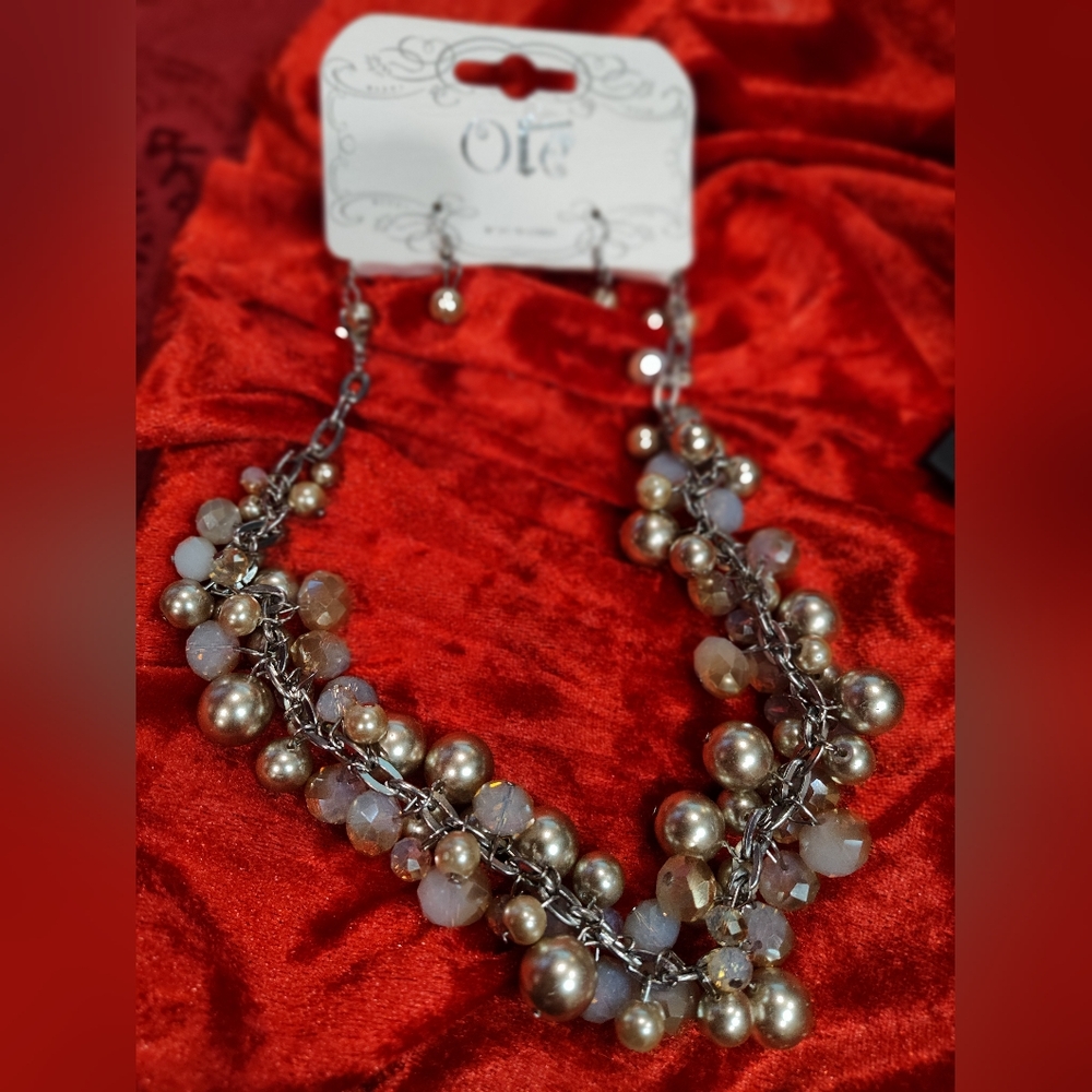 Ole NWT Elegant Faux Pearl and Crystal Beads  Necklace